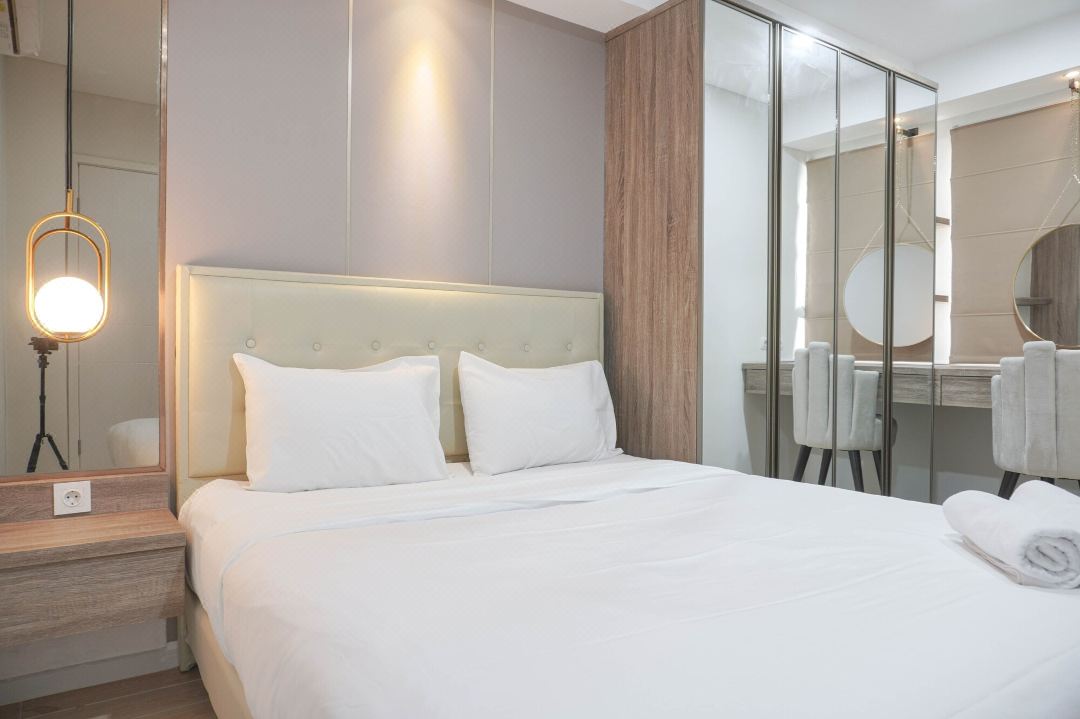 Nice and New 1Br with Office Room at Daan Mogot City Apartment