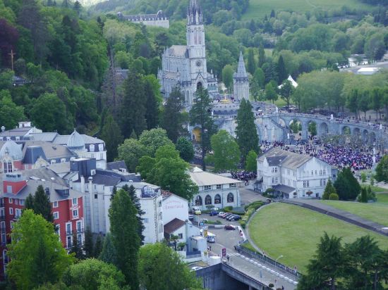 Hotel Saint Sauveur - Tap to explore photos