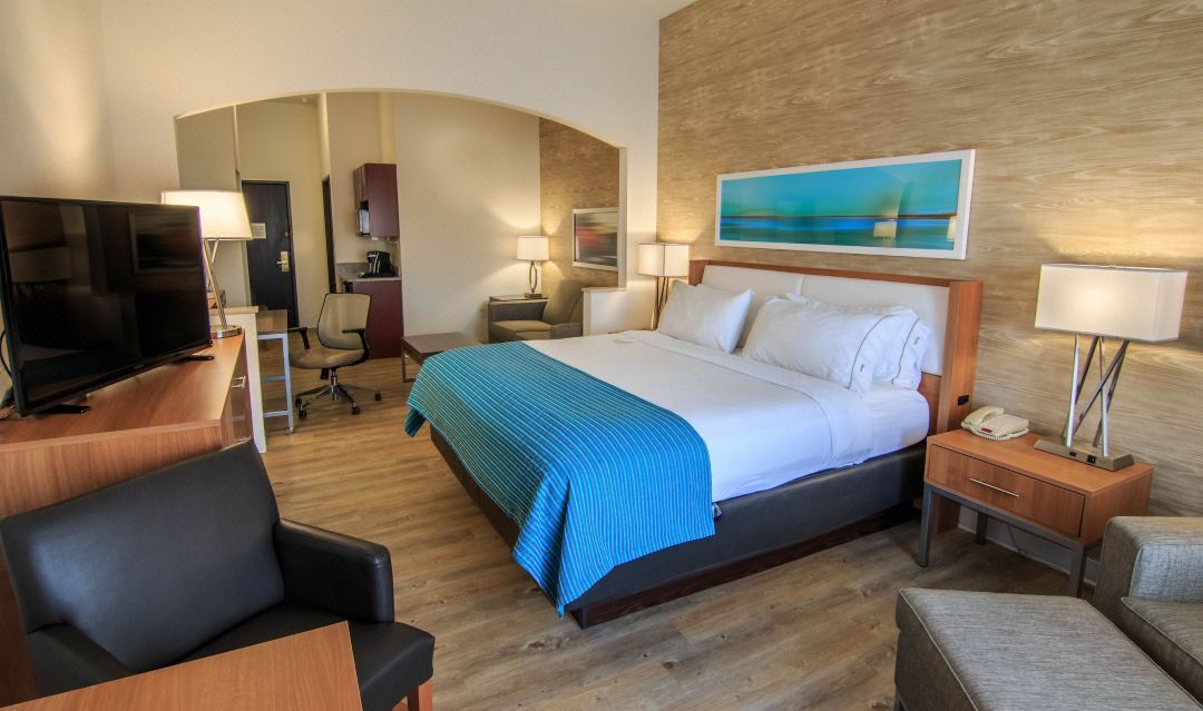 Holiday Inn Express & Suites Farmington by IHG