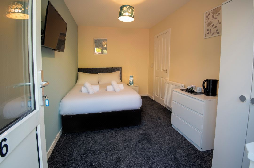 Irvine Riverside Guesthouse