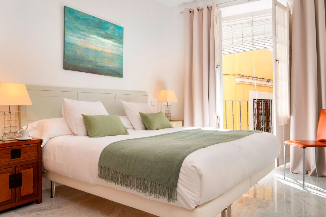 Lovely 2 bd apartment near the Cathedral. Pasaje Santa Cruz II