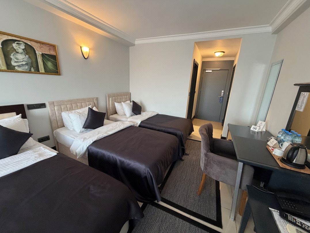 THE ONE HOTEL