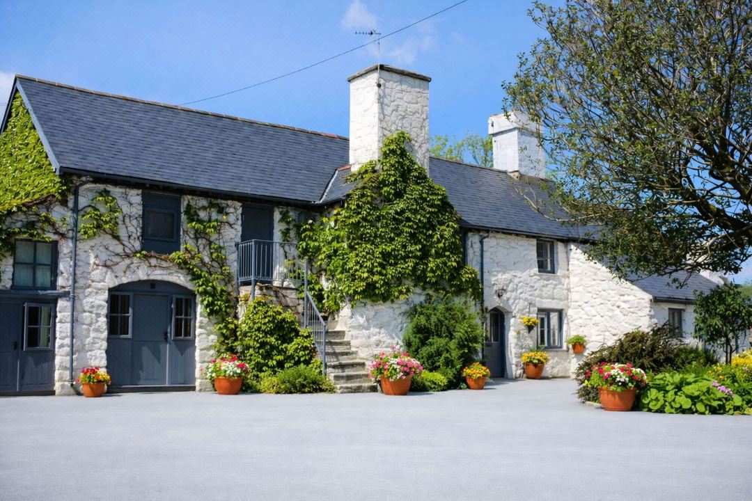 Dolgun Uchaf Historic B&B and Cottages in Snowdonia