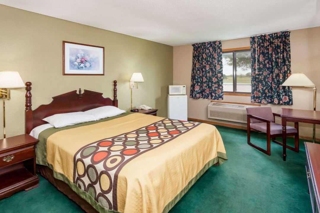 Super 8 by Wyndham McLean/Bloomington SW