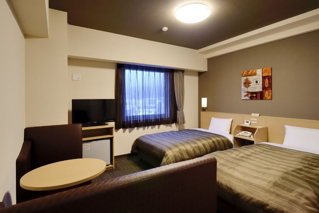 Hotel Route-Inn Takaoka Ekimae