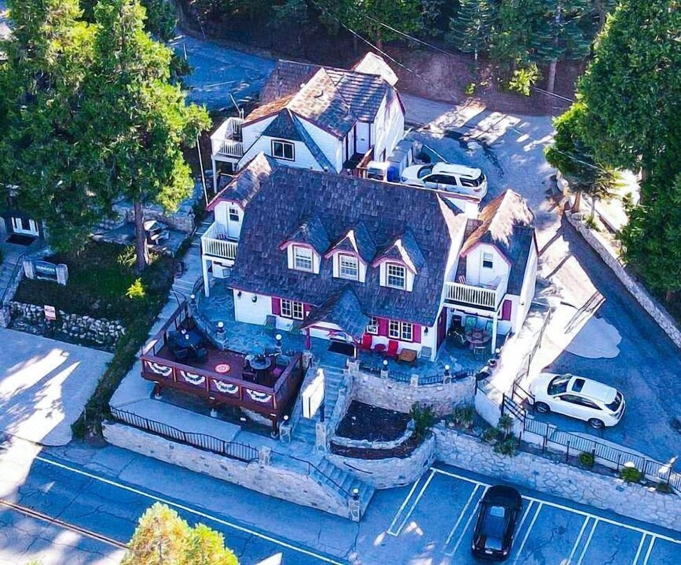 Arrowhead Lake Inn