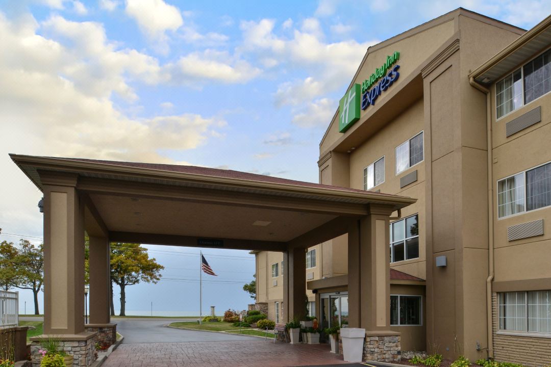 Holiday Inn Express & Suites ST. JOSEPH LAKEFRONT by IHG