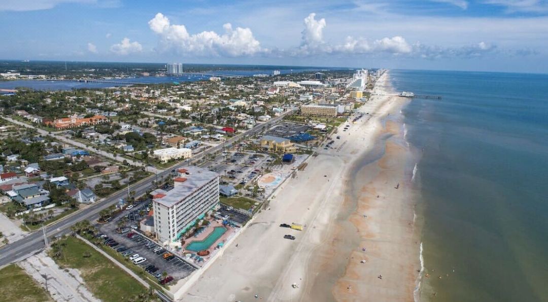 Beautiful Beachfront Resort Condo