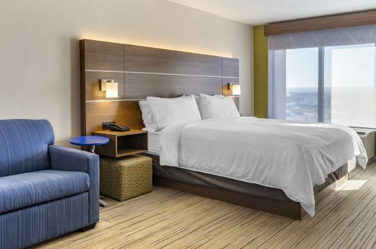 Holiday Inn Express & Suites Albuquerque Midtown