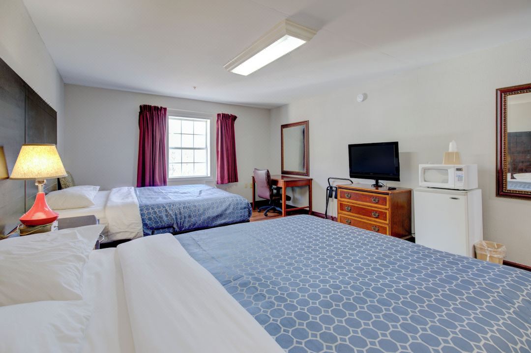 Plantation Inn & Suites Near Locust Grove I 75