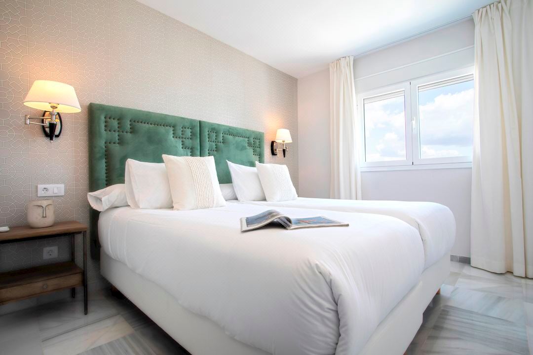 Exceptional 2 bd apartment facing the Cathedral. Constitución I