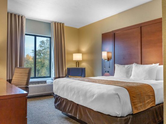 Comfort Inn & Suites Boise Airport - Tap to explore photos