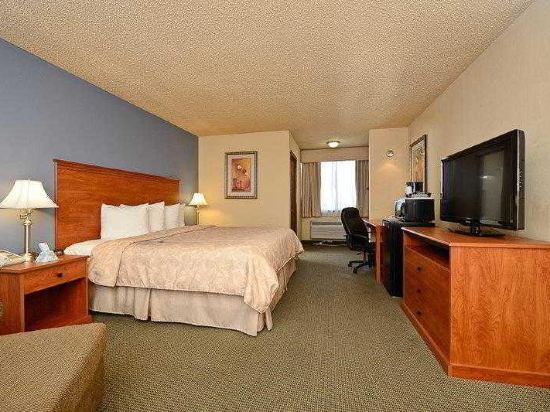 AmericInn by Wyndham Appleton Downtown - Tap to explore photos