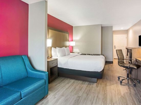 La Quinta Inn & Suites by Wyndham Fort Smith - Tap to explore photos