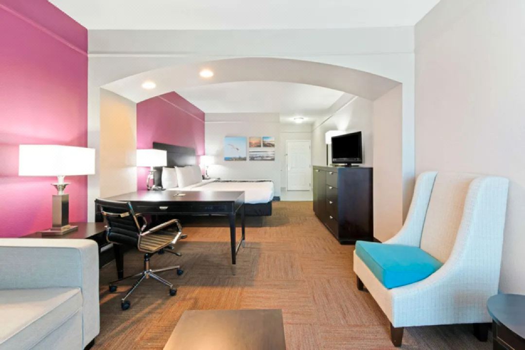 La Quinta Inn & Suites by Wyndham Winnie