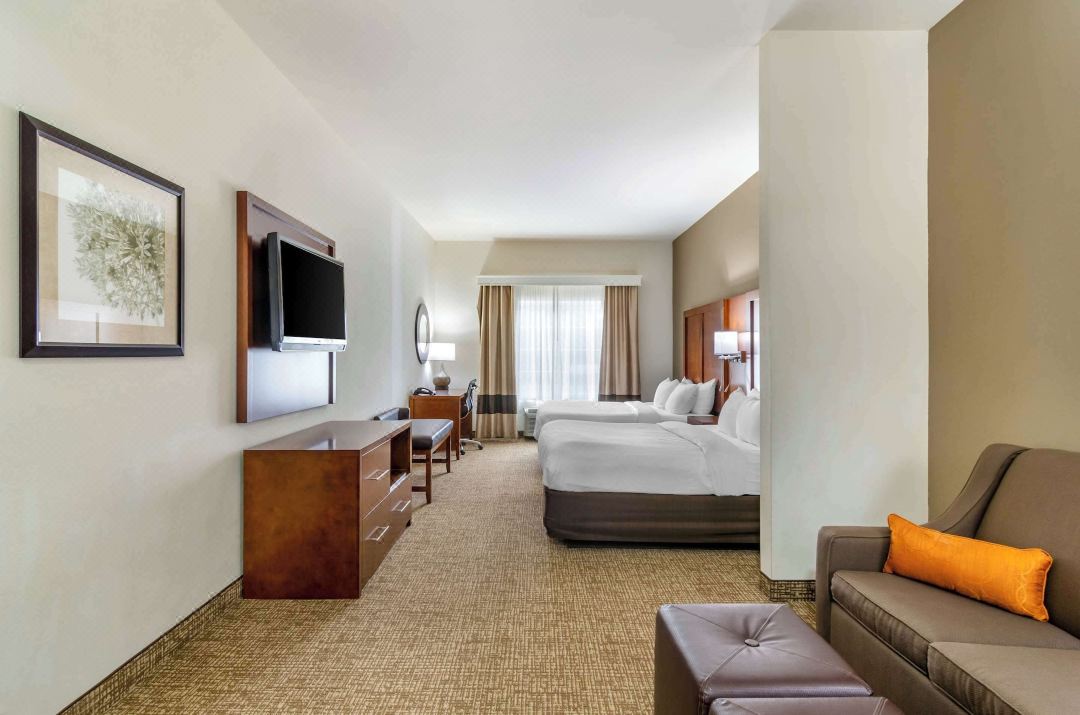 Comfort Inn & Suites Near Bethel College