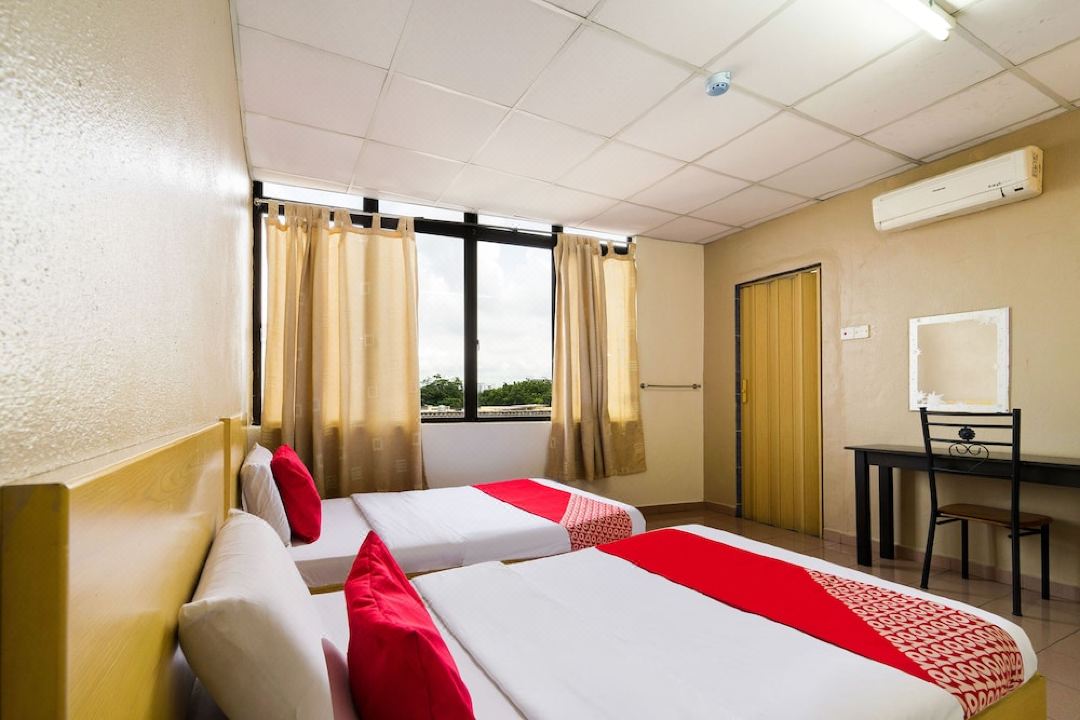 OYO 89461 Cp Hotel