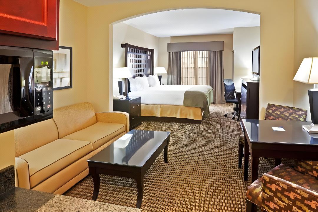 Holiday Inn Express & Suites Durant