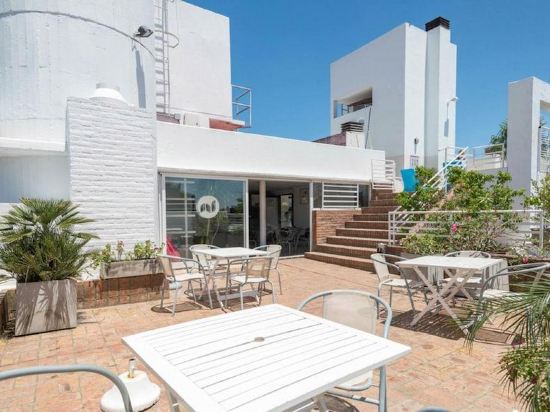 Urquiza Apart Hotel & Suites - Tap to explore photos