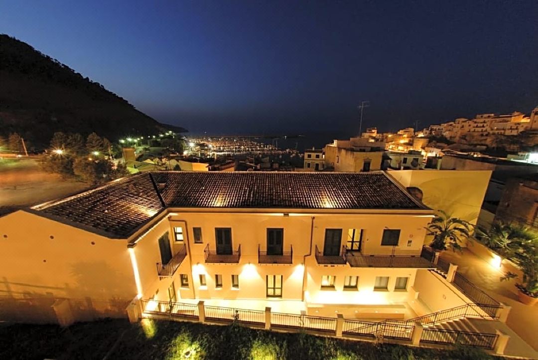 Cerri Hotel