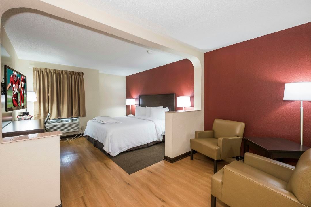 Red Roof Plus+ & Suites Opelika