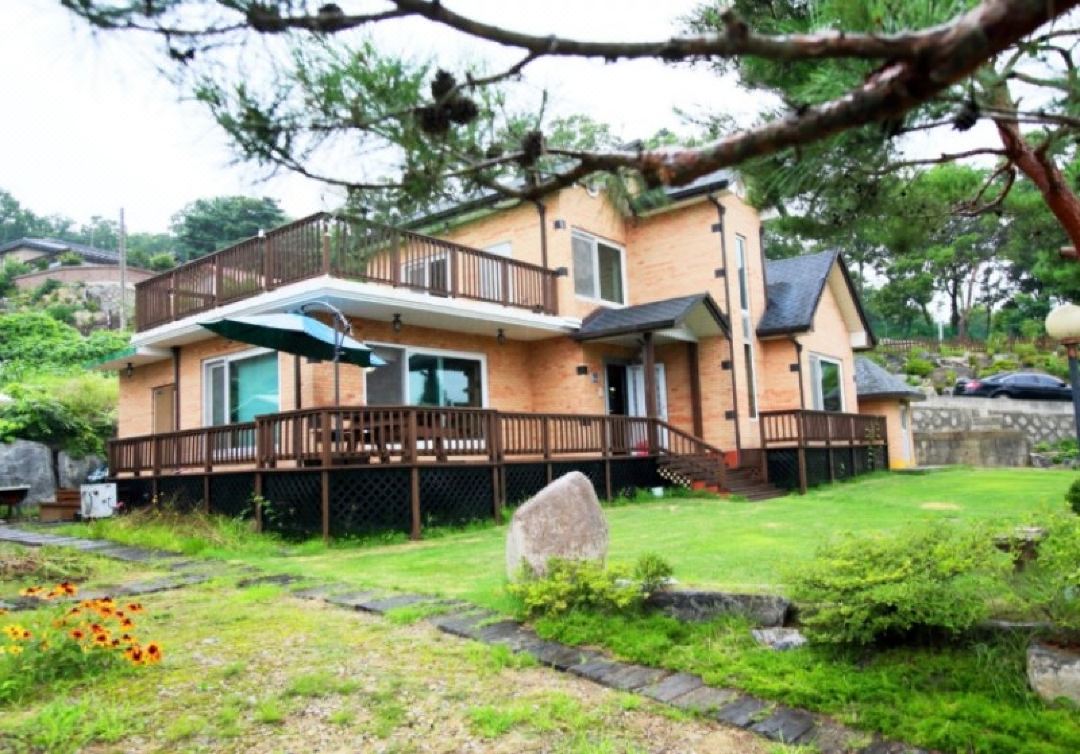 Gangwha Pine Tree House Pension