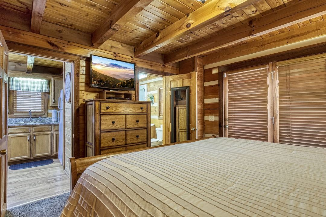 Fantastic Pet Friendly Cabin Hot Tub Fire Pit