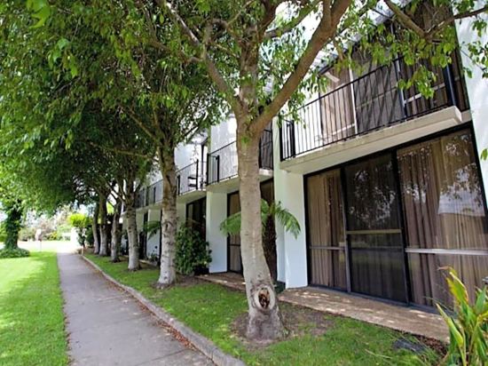 Connells Motel & Serviced Apartments - Tap to explore photos