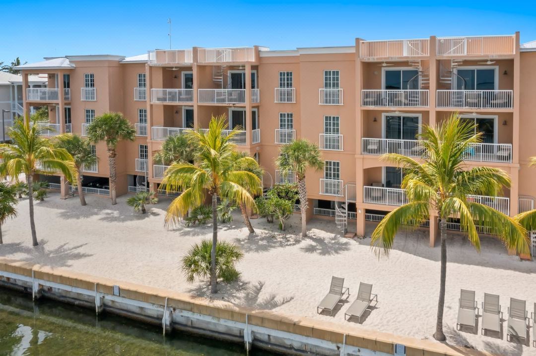 Ocean Front 1BR Suite With Direct Beach Access