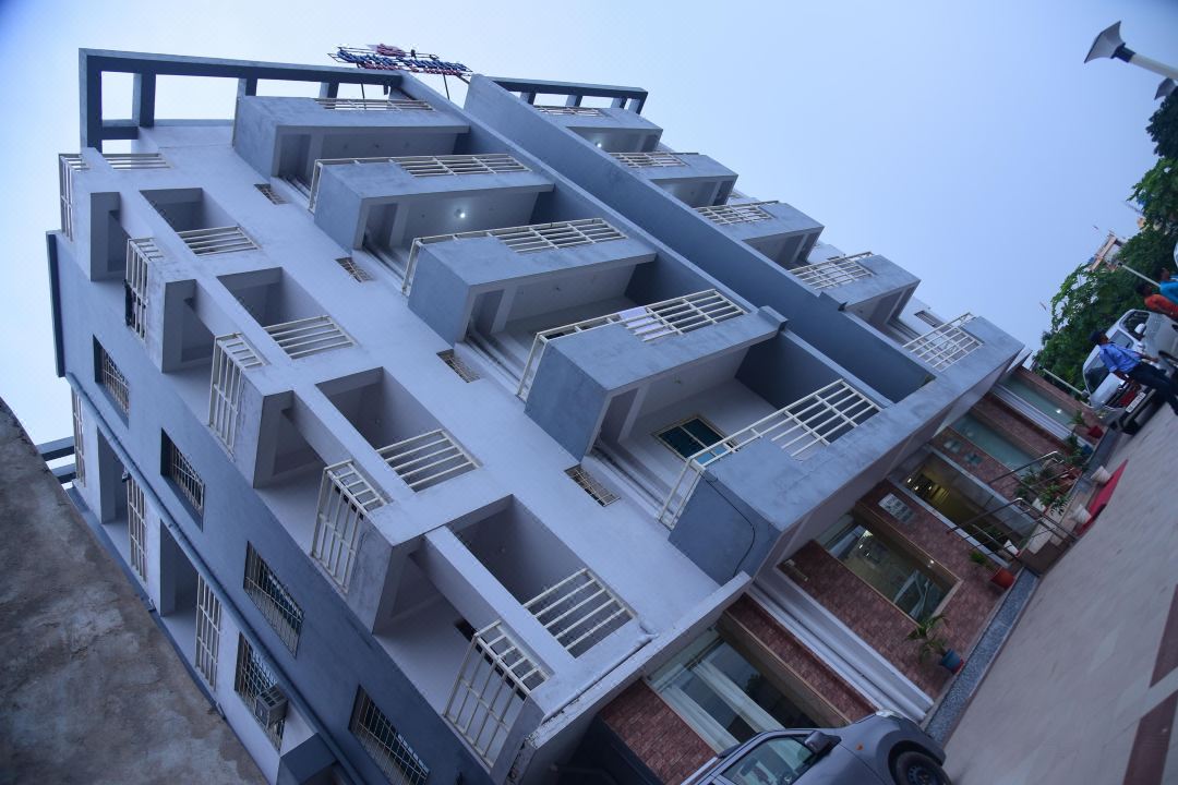 Hotel Girija Sunrise 300 Meter from Baba Dham Temple