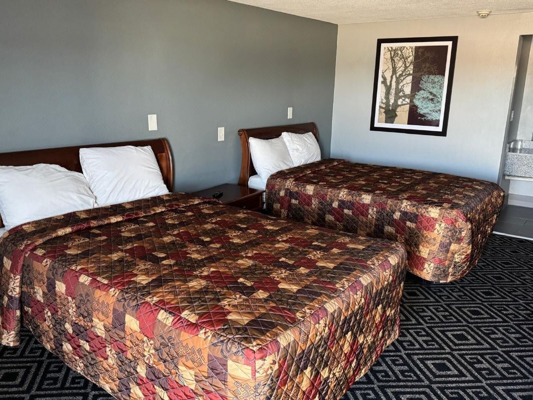 Budgetel Inn & Suites