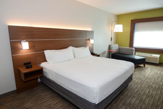 Holiday Inn Express & Suites New Boston