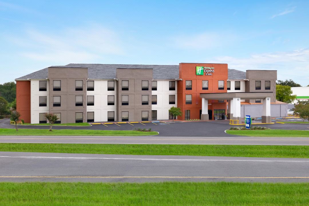 Holiday Inn Express & Suites Opelousas
