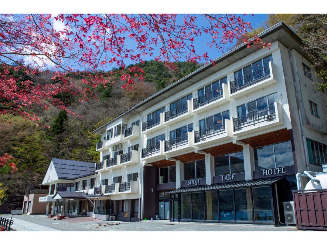 Shoji Lake Hotel