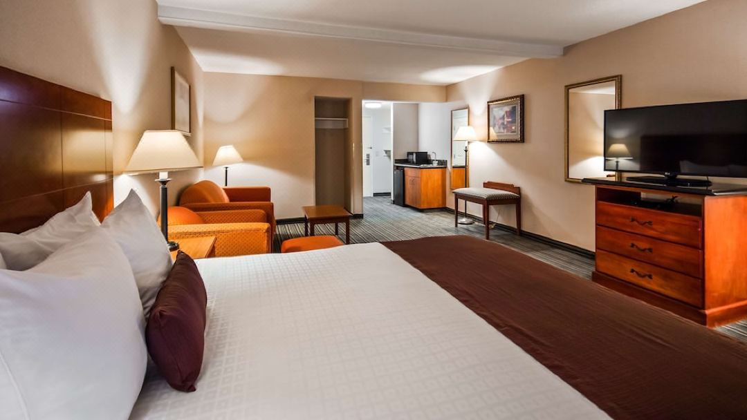 Best Western Plus Twin View Inn  Suites
