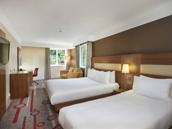 DoubleTree by Hilton Newbury North - Tap to explore photos
