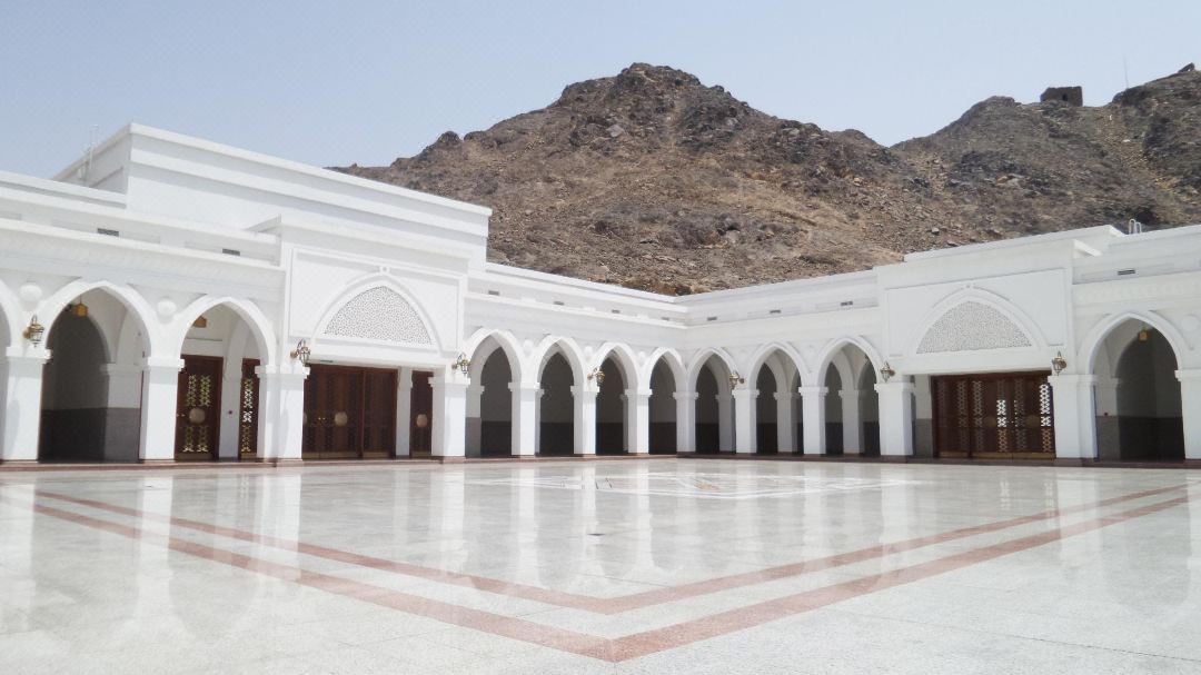Al Eairy Serviced Apartments Company is a one person company Al Madinah 9