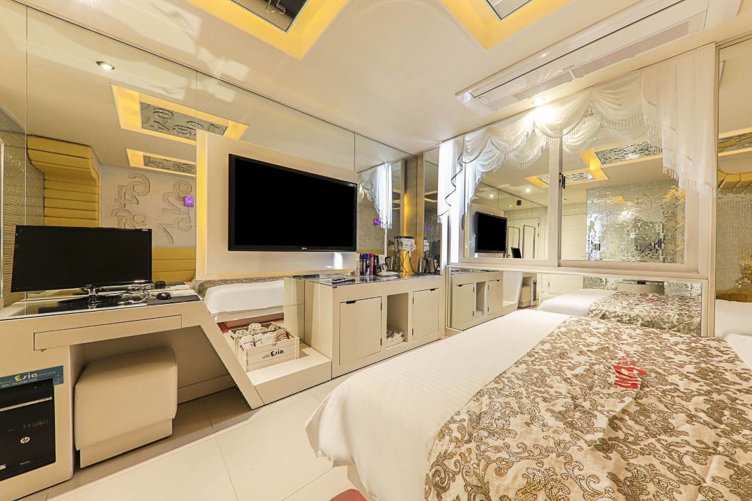 Esia Hotel