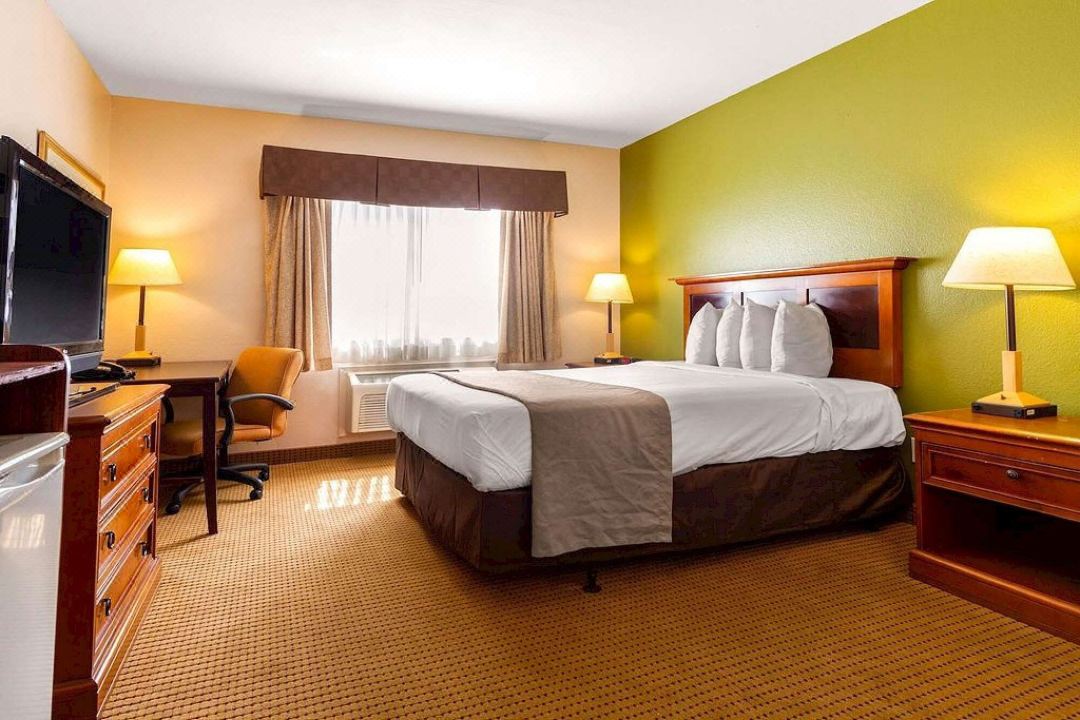 Auburn House Hotel