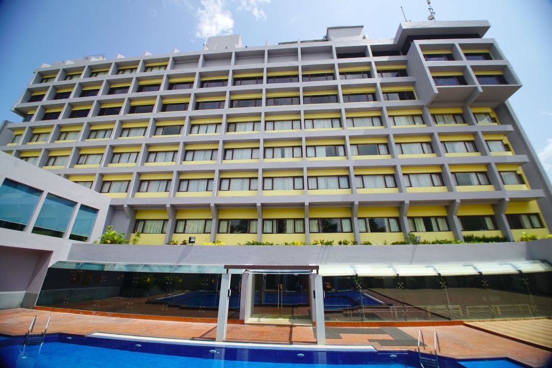 Dolphin Hotel