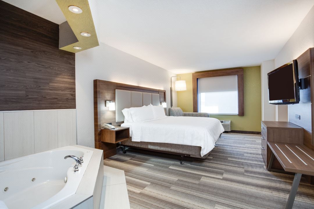 Holiday Inn Express & Suites Clewiston