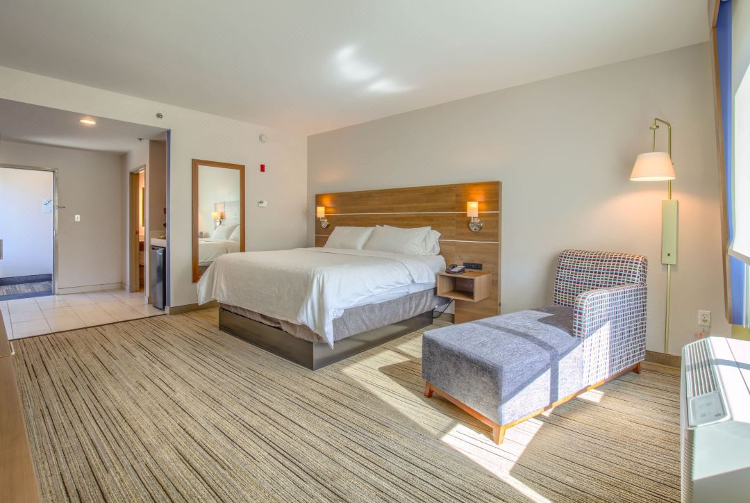 Holiday Inn Express & Suites Gulf Shores