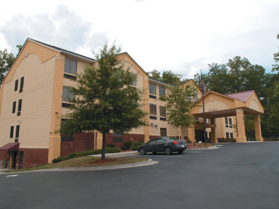 La Quinta Inn & Suites by Wyndham Snellville-Stone Mountain - Tap to explore photos