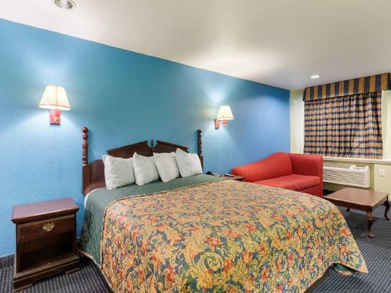 Rodeway Inn - Tap to explore photos