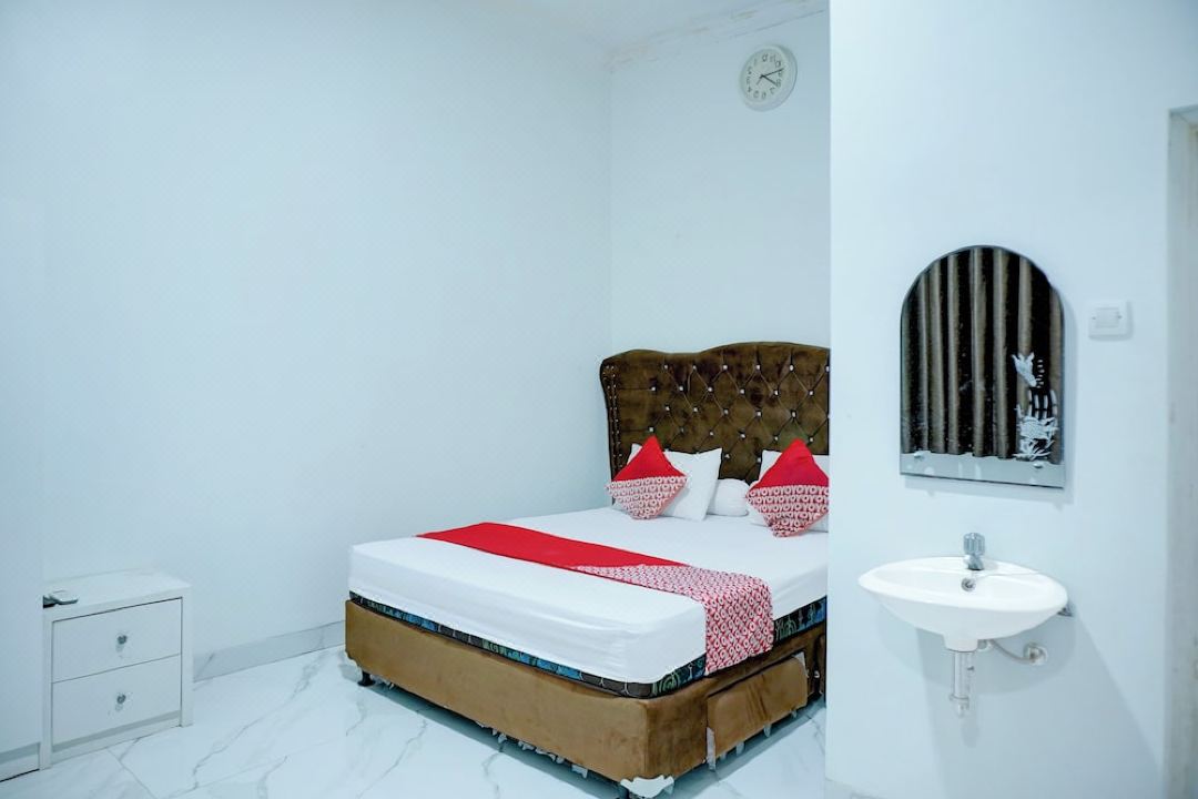 Hotel O Stasiun Cirebon Kejaksan Near Alun Alun Cirebon Formerly Family Homestay
