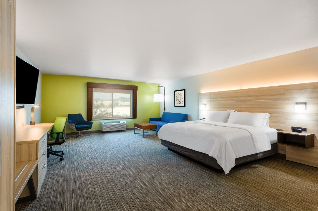 Holiday Inn Express & Suites Lewisburg