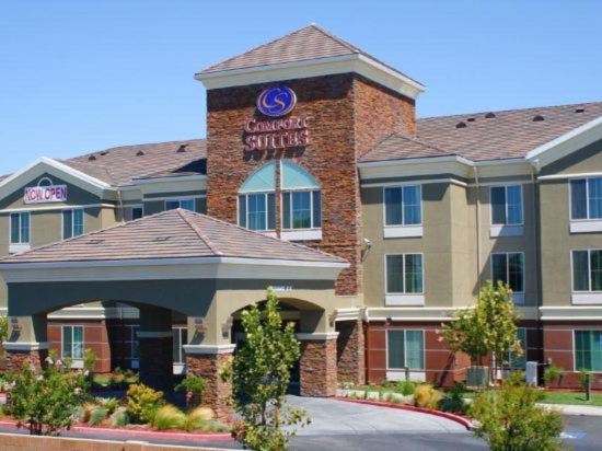 Comfort Suites Turlock - Tap to explore photos