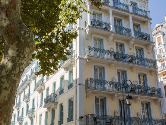 The Originals Boutique, Hôtel Les Nations, Vichy - Tap to explore photos