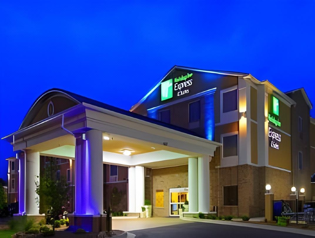 Holiday Inn Express & Suites George West