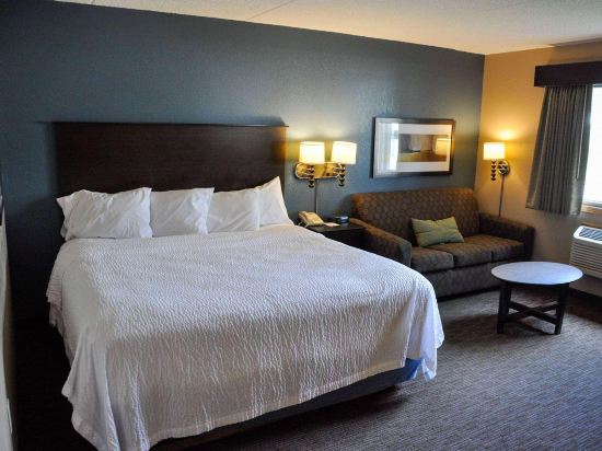 AmericInn by Wyndham Clear Lake - Tap to explore photos